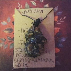 Amber net wrapped necklace